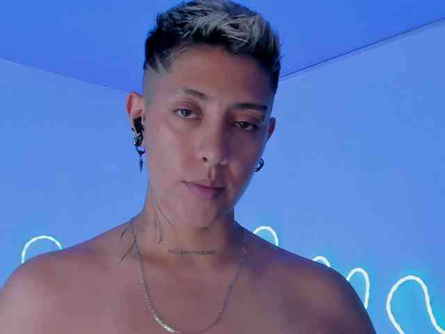 Aleja1214 webcam