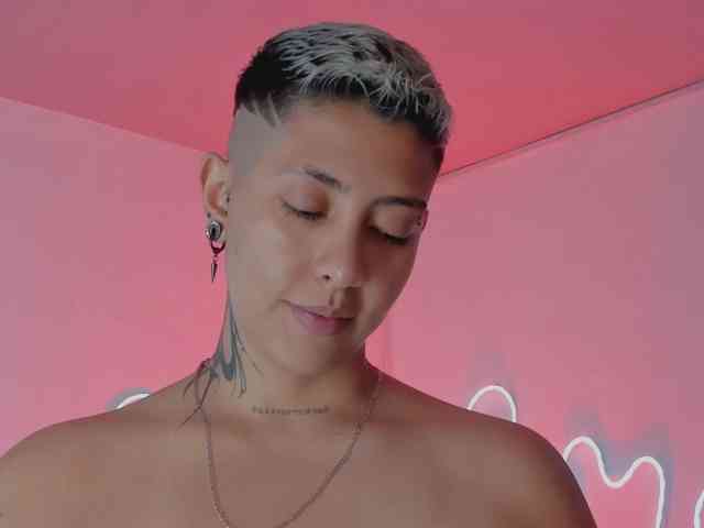 Aleja1214 webcam