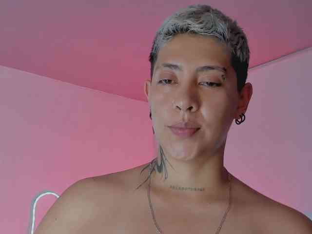 Aleja1214 webcam
