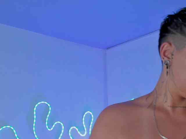 Aleja1214 webcam