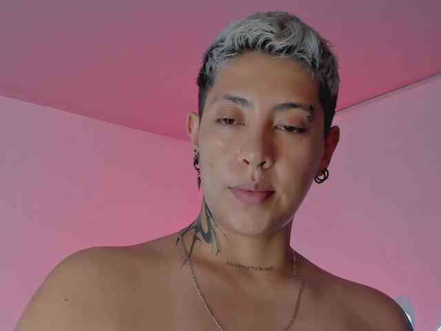 Aleja1214 webcam