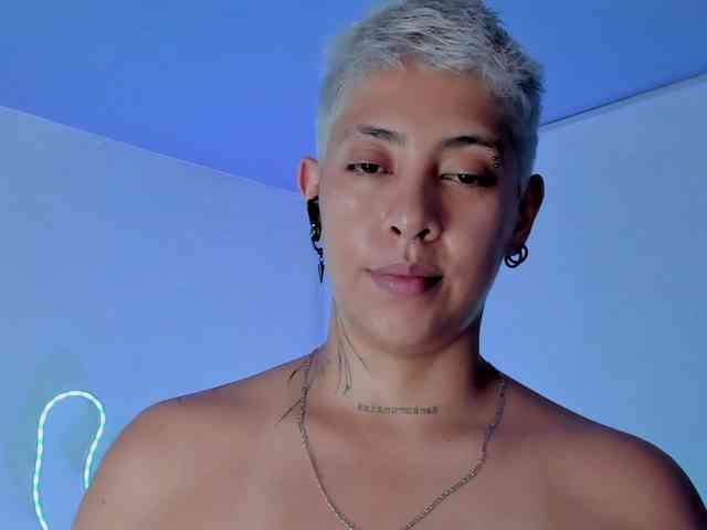 Aleja1214 webcam