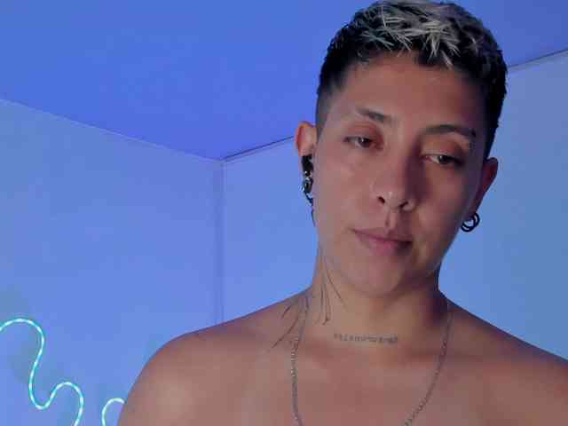 Aleja1214 webcam