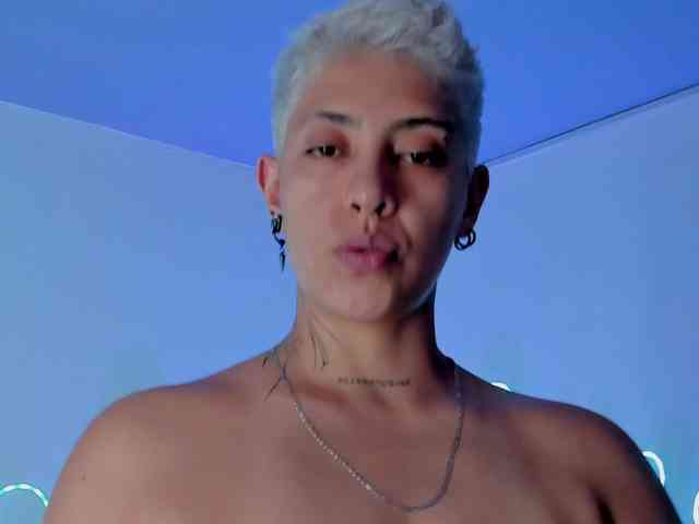 Aleja1214 webcam