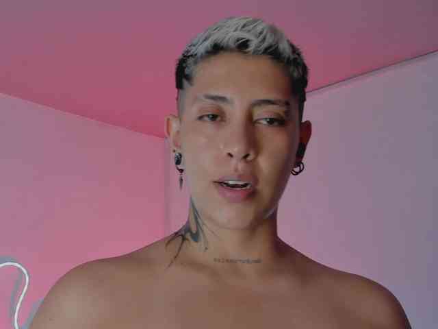Aleja1214 webcam