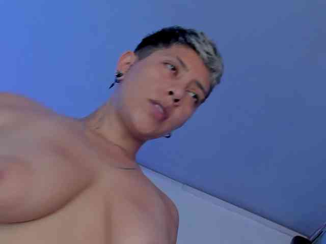 Aleja1214 webcam