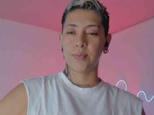 Aleja1214 webcam