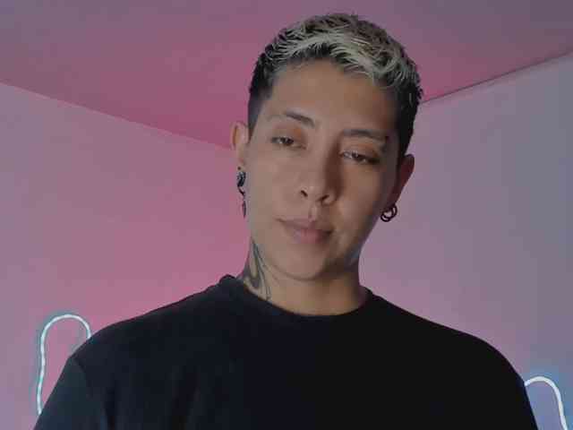 Aleja1214 webcam
