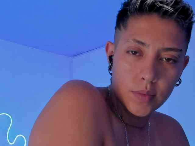 Aleja1214 webcam