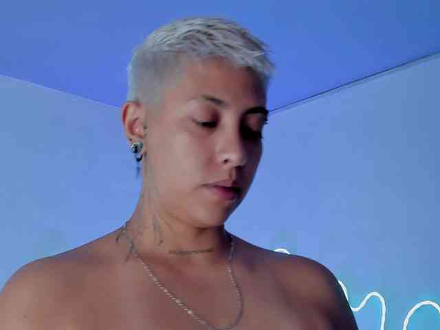 Aleja1214 webcam
