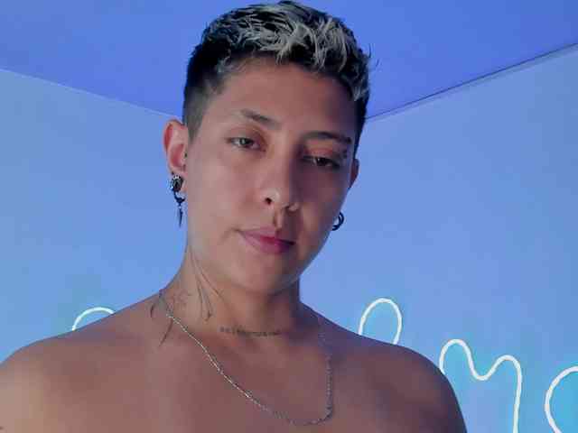 Aleja1214 webcam