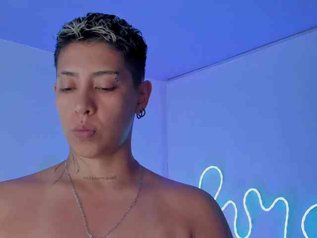 Aleja1214 webcam