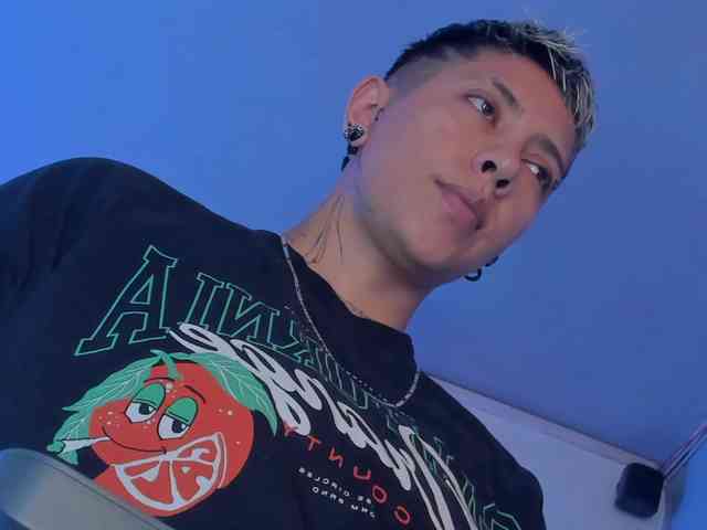 Aleja1214 webcam