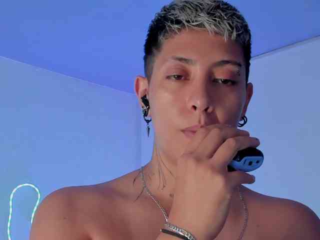 Aleja1214 webcam