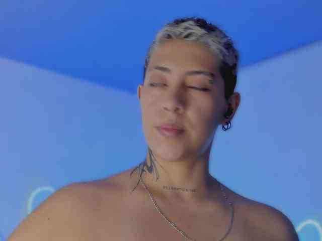 Aleja1214 webcam
