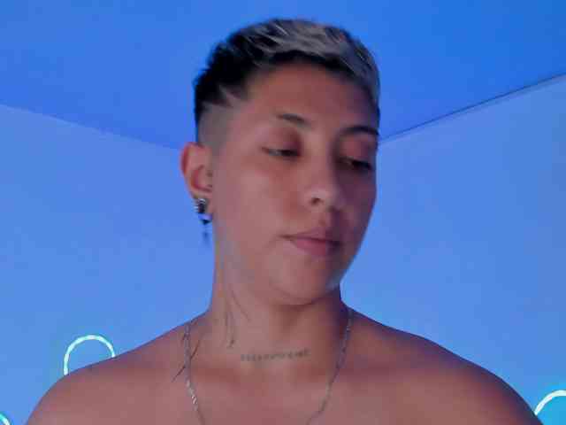 Aleja1214 webcam