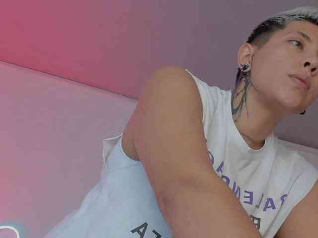Aleja1214 webcam