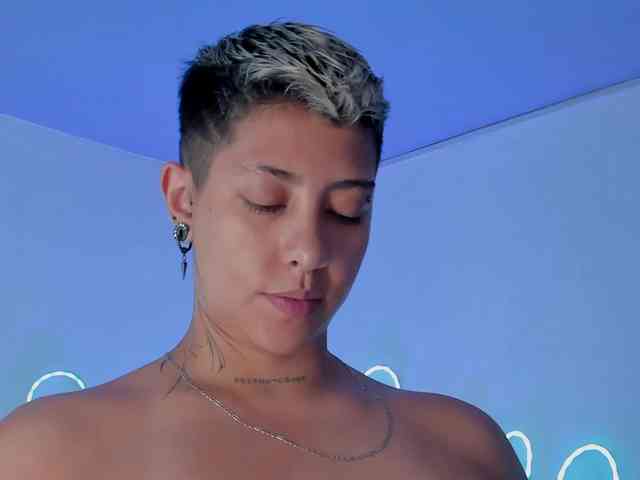 Aleja1214 webcam