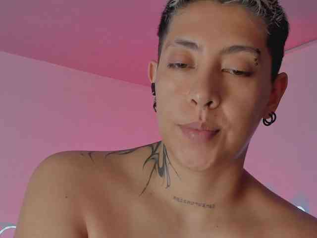 Aleja1214 webcam