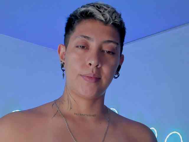 Aleja1214 webcam