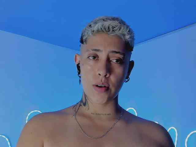 Aleja1214 webcam