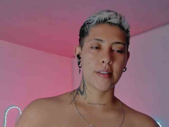 Aleja1214 webcam
