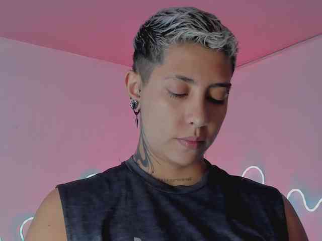Aleja1214 webcam