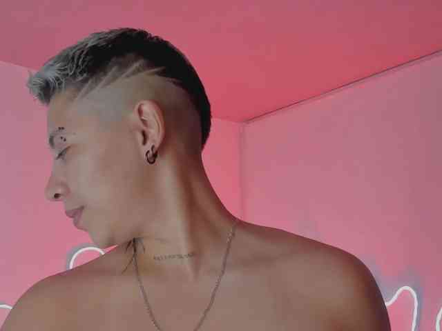 Aleja1214 webcam