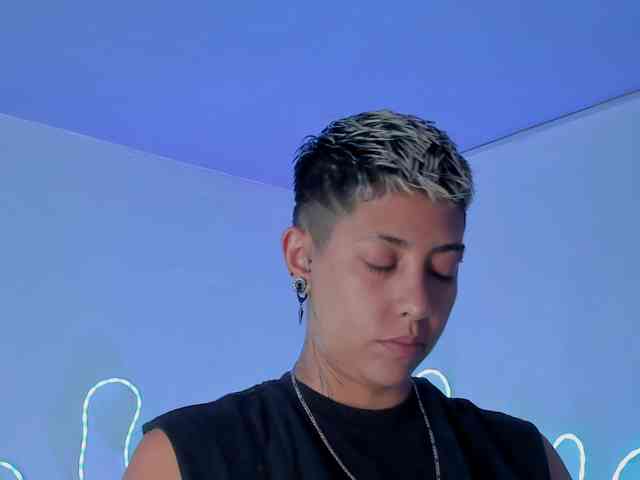 Aleja1214 webcam