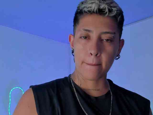 Aleja1214 webcam