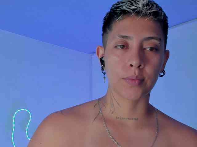 Aleja1214 webcam