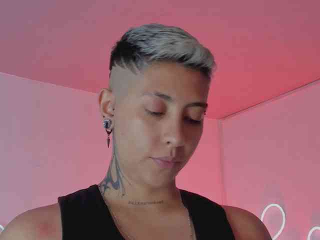 Aleja1214 webcam
