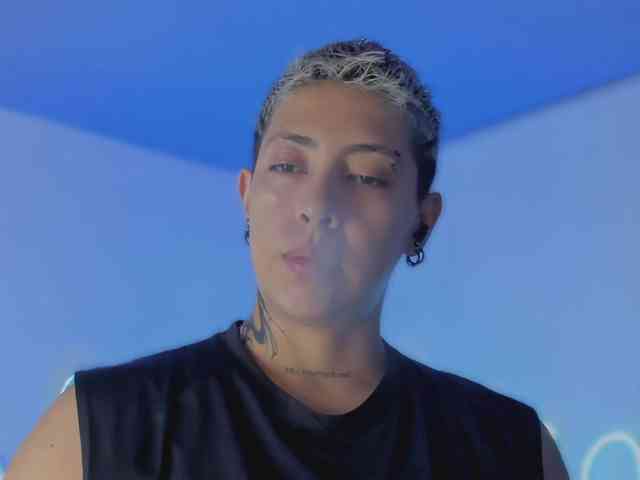 Aleja1214 webcam