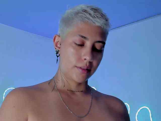Aleja1214 webcam