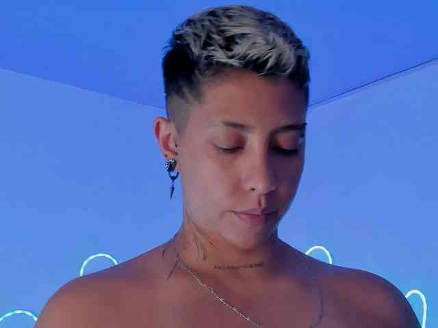 Aleja1214 webcam
