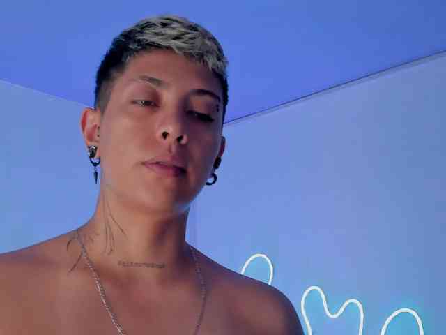 Aleja1214 webcam