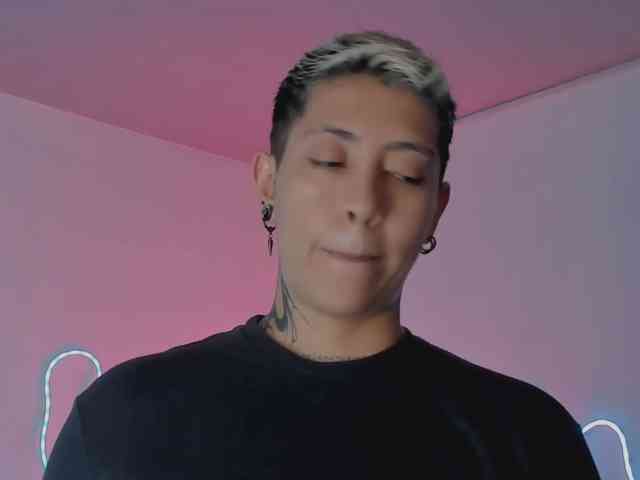 Aleja1214 webcam