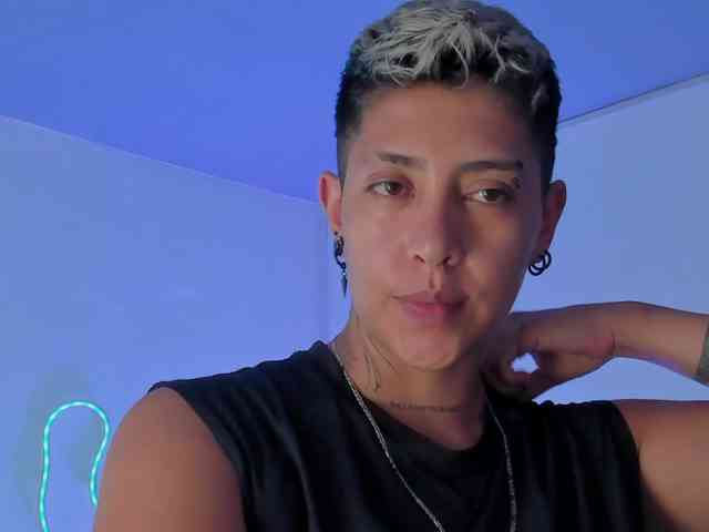 Aleja1214 webcam