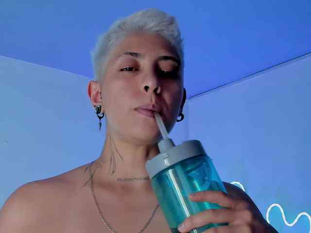 Aleja1214 webcam