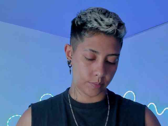 Aleja1214 webcam