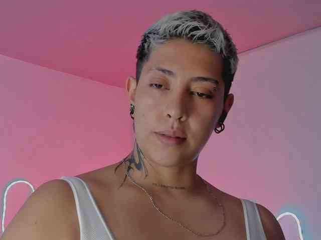 Aleja1214 webcam