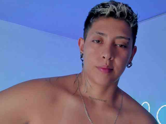 Aleja1214 webcam