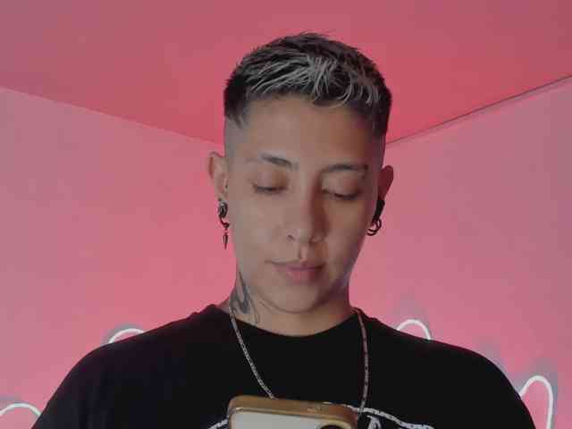 Aleja1214 webcam