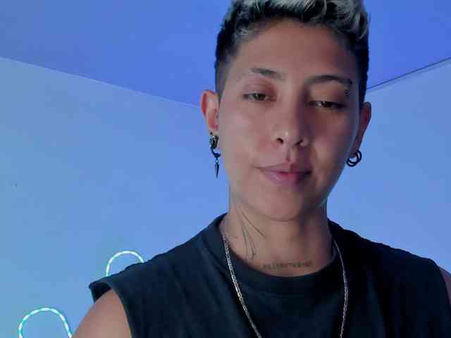 Aleja1214 webcam