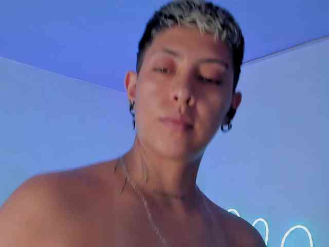 Aleja1214 webcam