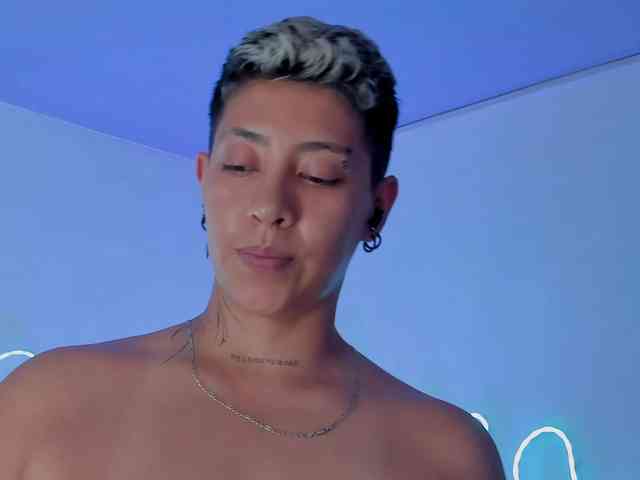 Aleja1214 webcam
