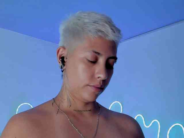 Aleja1214 webcam