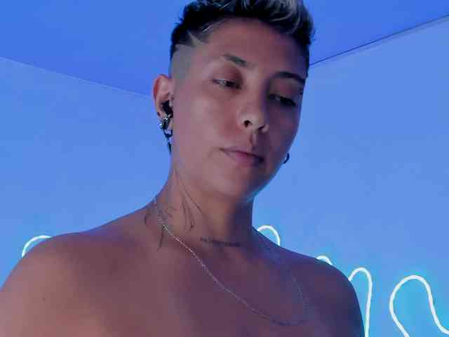 Aleja1214 webcam