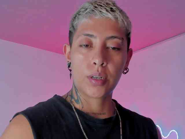 Aleja1214 webcam