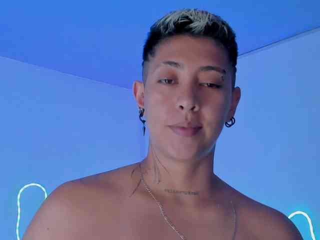 Aleja1214 webcam